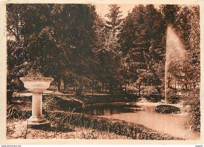 CPM Apt (Vaucluse) Jardin Public Piece d'Eau