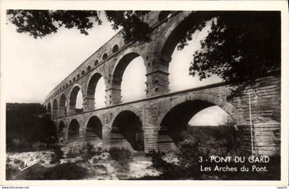 CPA Pont du Gard les Arches du pont