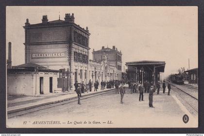 FRANCE, Postcard, Armentieres, The Station Platforms