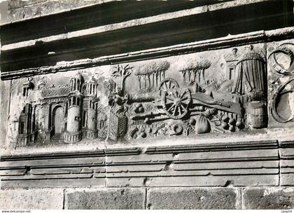 CPM Assier Lot Detail sculptes ceinture de l'Eglise