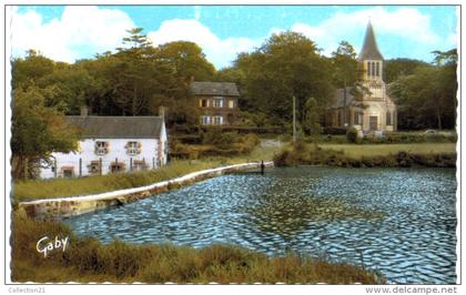 ATHIS DE L ORNE .... L ETANG ET L EGLISE PROTESTANTE