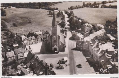 Orne :  près flers :  ATHIS de L ' Orne : la  place de l église