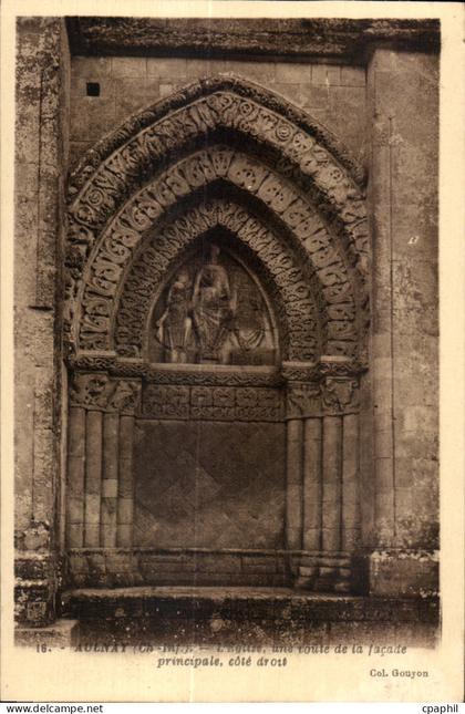 CPA Aulnay L Eglise Une voute de la facade principale cote drois