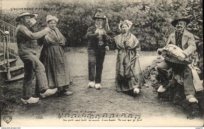 Auvergne - Types Auvergne - La Bouree - danse - musique - chanson CPA