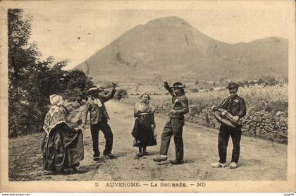 Auvergne - Types de Auvergne - La Bouree - danse - musique - instrument CPA