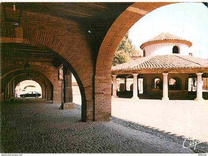 82 - Auvillar - Halle circulaire du 19e siècle - CPM - Voir Scans Recto-Verso