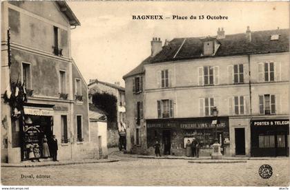 CPA Bagneux Place du 13 Octobre FRANCE (1307540)