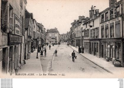 CPA  10 BAR SUR AUBE -  rue  nationale