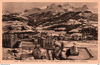 Barcelonnette (en Hiver) - les Casernes et le Chapeau de Gendarme
