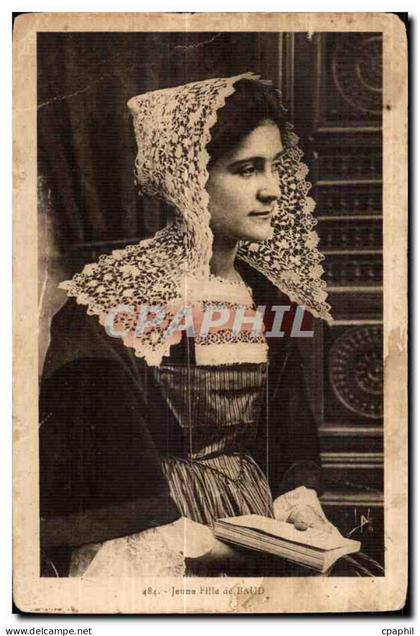 CPA Jeune Fille de Baud Folklore Costume