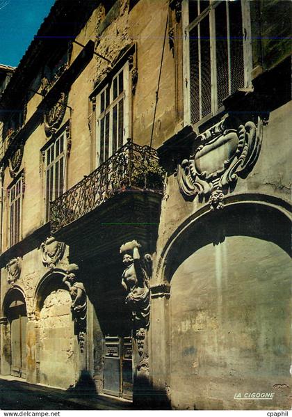 CPM Beaucaire (Gard) Hotel du XVIIe siecle avec Porte encadree de deux Cariatides