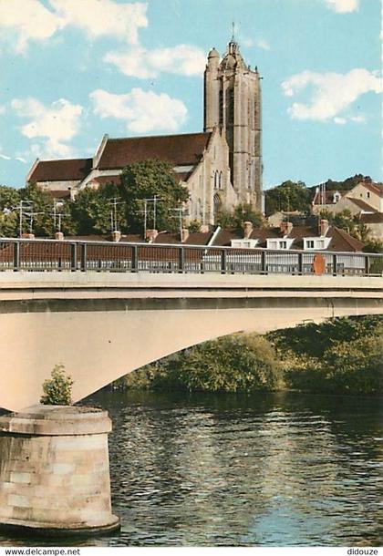 95 - Beaumont sur Oise - Pont sur l'Oise vers l'Eglise - CPM - Voir Scans Recto-Verso