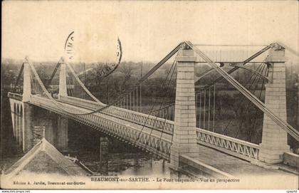 Beaumont sur Sarthe CPA le pont suspendu Vue en perspective