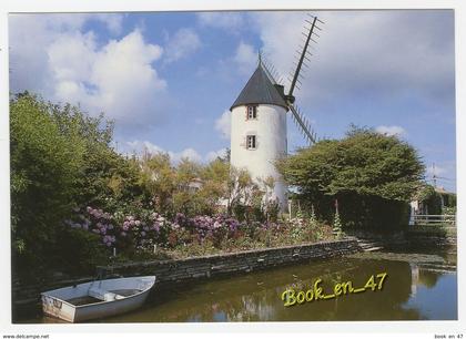 {82054} 85 Vendée Beauvoir sur Mer , Moulin à vent ; barque