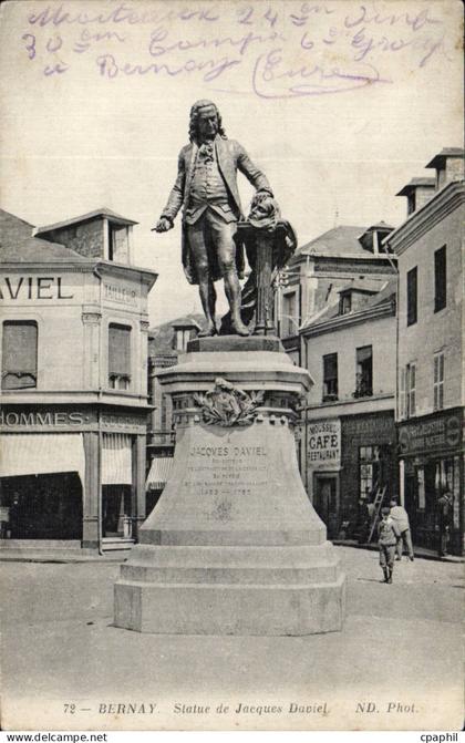 CPA Bernay Statue de Jacques Daviel