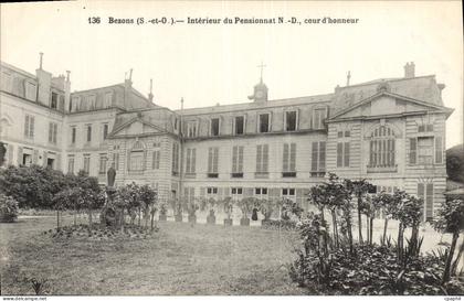 CPA Bezons Interieur du Pensionnat N. D. cour d'honneur