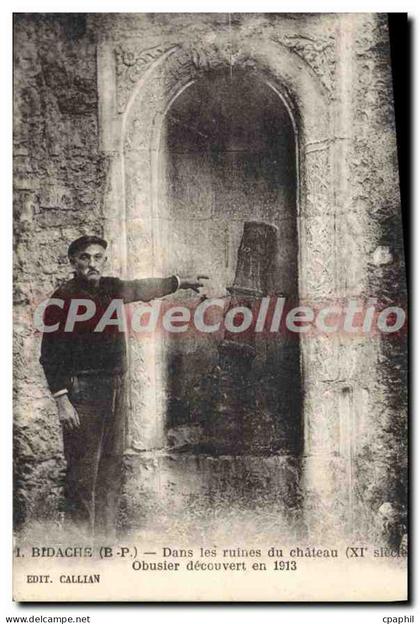 CPA Bidache Basses Pyrenees Dans les ruines du Chateau Obusier decouvert