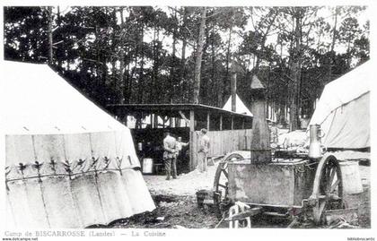D40 - CAMP DE BISCARROSSE -  VUE ANIMEE DE LA CUISINE