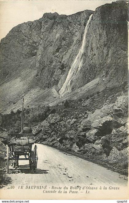 CPA le Dauphine Route du Bourg d'Oisans a la Grave Cascade de la Pisse