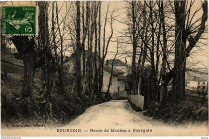 CPA BOURGOIN - Route de Maubec a BOURGOIN (229993)