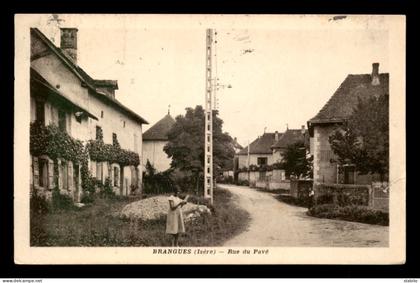 38 - BRANGUES - RUE DU PAVE