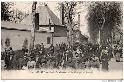 BRIARE SORTIE DES OUVRIERS DE LA FABRIQUE DE BOUTONS