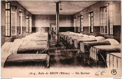 CPA Carte Postale France  Bron Asile un dortoir  VM109309