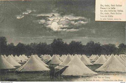 Carte Postale Ancienne - 51 - Camp de Châlons - Mourmelon - La vie au Camps - 10 h du soir - L'extinction des feux  - Mi