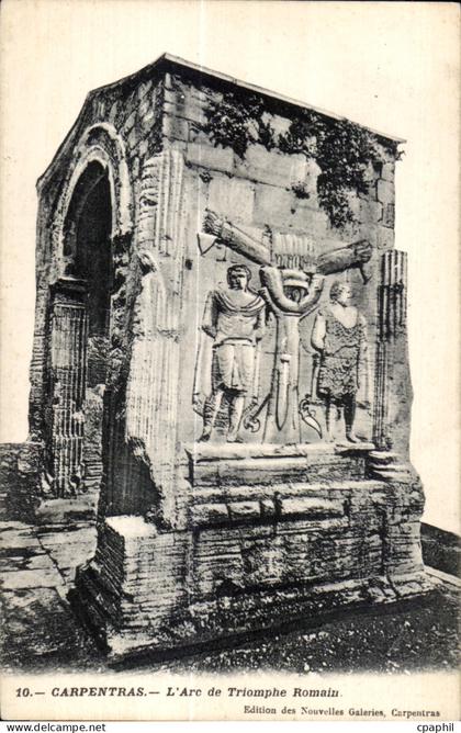CPA Carpentras L Arc de Triomphe Romain