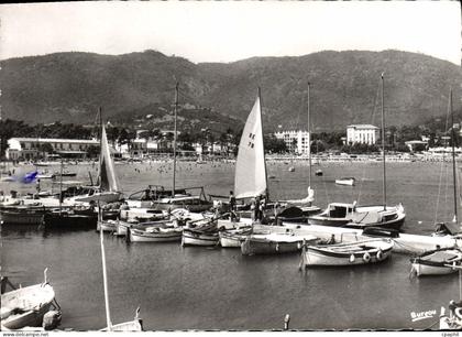 CPSM Cavalaire Sur Mer Le Port Et La Plage