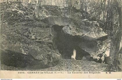 CPA Cernay la Ville S et O La Caverne des Brigands