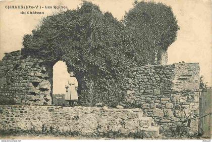 Carte Postale Ancienne - 87 - Chalus - Les ruines du chateau - Animée - CPA - Voyagée en 1915 - Voir Scans Recto-Verso -
