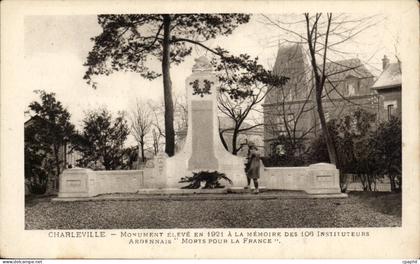 Charleville - Monument aux Morts - CPA