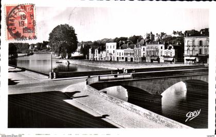 CPSM Chateau Gontier Le Pont Et La Mayenne