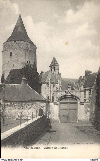 CPA Chateaudun Entree du Chateau
