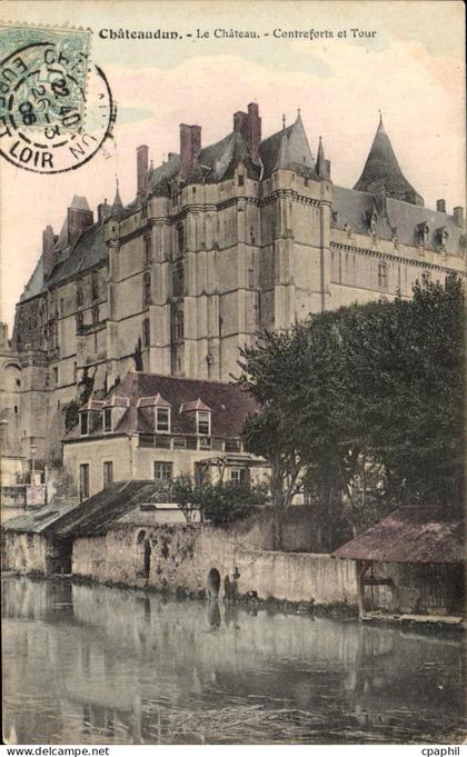 CPA Chateaudun Le Chateau Controforts et Tour