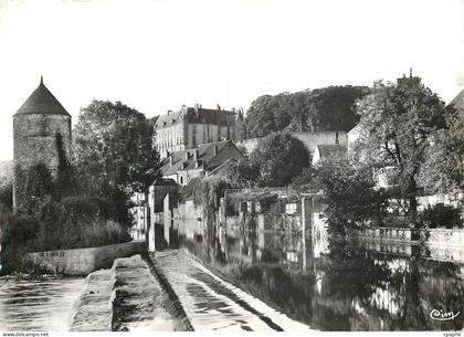 CPM Chateauneuf sur Cher Le Deversoir