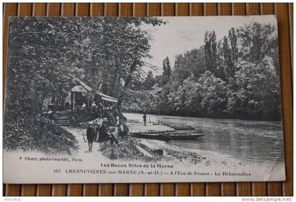 CPA  Chennevières-sur-Marne localisée à  9 L'écu de France le débarquadére 94 VAL DE MARNE CHENNEVIERE SUR MARNE