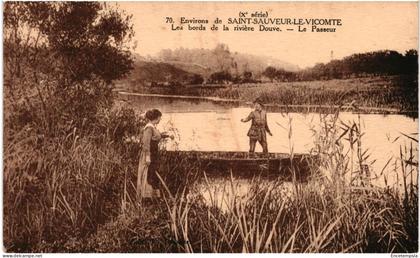 CPA  Carte Postale France Saint-Sauveur-le-Vicomte  Environs  Bords de la rivière Douve   Le Passeur  VM105693ok