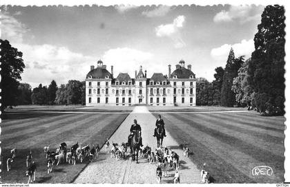 CPA CHEVERNY -"un départ à la chasse"