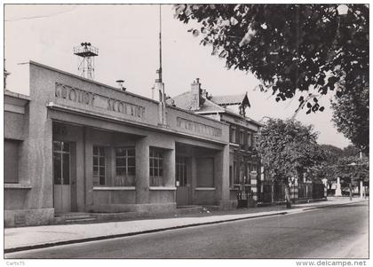 Chevilly Larue 94 - Mairie et Groupe Scolaire