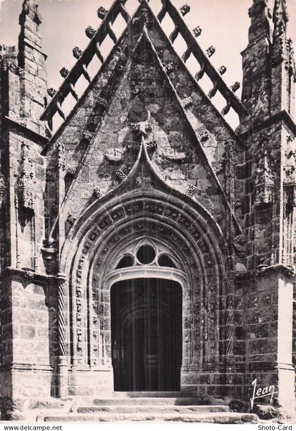 29 CLEDEN CAP SIZUN JOLI PORCHE DU XVIE SIECLE