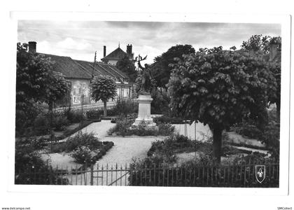 Clémont, le monument (A25p25)