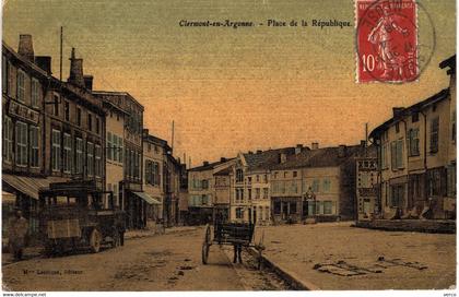 Carte POSTALE Ancienne  de  CLERMONT en ARGONNE - Place de la République