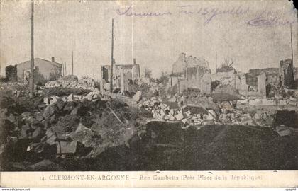 CPA Guerre Clermont en Argonne Rue Gambetta (Pree Pusee de la Republique)