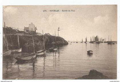 Clohars-Carnoët (29 - Finistère) Douelan - Entrée du port
