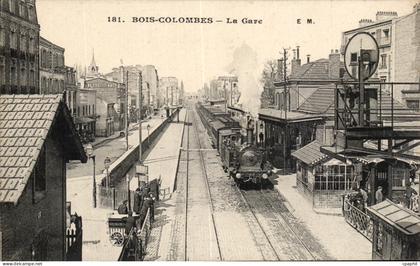 CPA Bois Colombes La Gare Train TOP