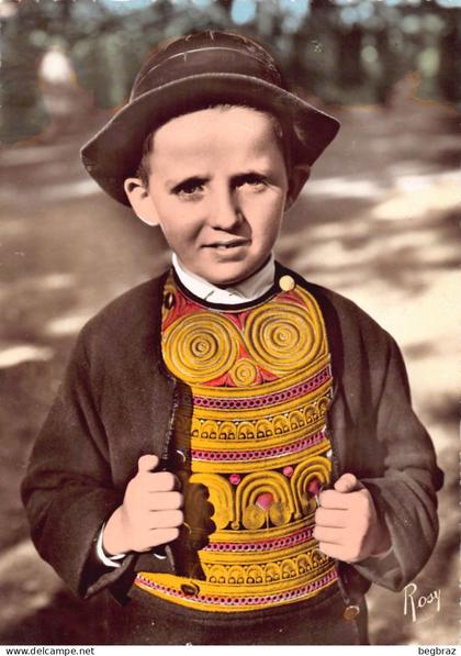 COMBRIT    JEUNE BIGOUDEN