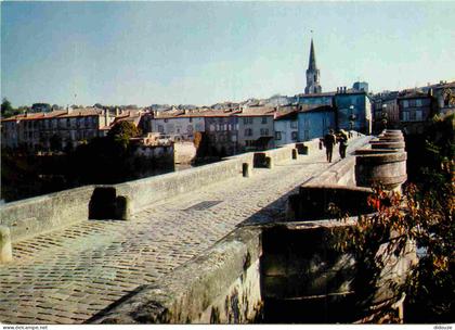 16 - Confolens - Le Vieux Pont - CPM - Voir Scans Recto-Verso