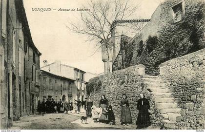 conques * avenue de lastours * villageois